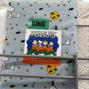 Peanuts King Sheet Set with Snoopy and Friends in Blue and Yellow